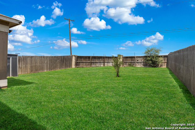 Listing photo id 23 for 2414 Cotton Forrest