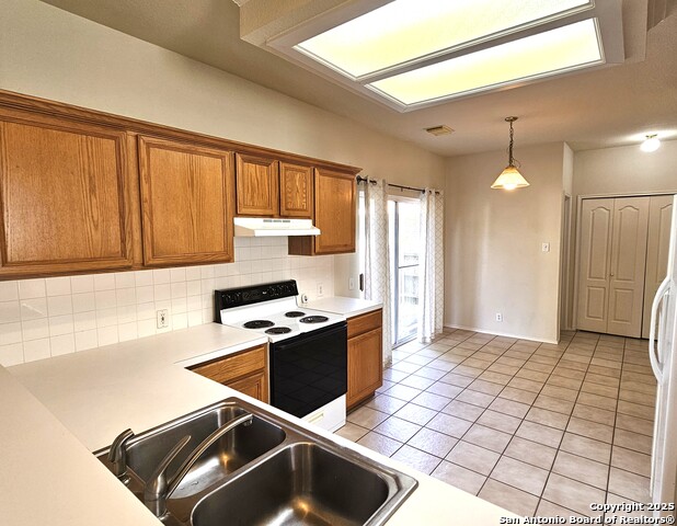 Image 4 of 22 For 237 Tapwood Ln