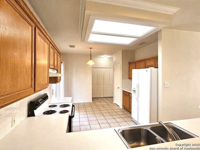 Image 5 of 22 For 237 Tapwood Ln