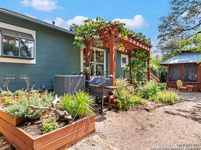 Listing photo id 22 for 131 Bess  