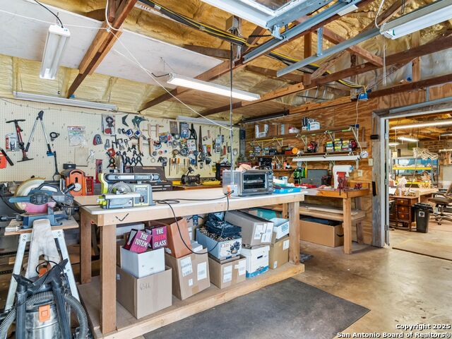 Listing photo id 33 for 131 Bess  