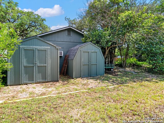 Listing photo id 34 for 131 Bess  