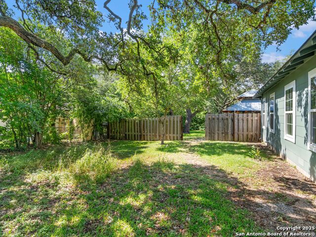 Listing photo id 2 for 131 Bess  