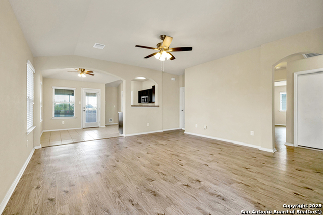 Image 4 of 25 For 920 Bexley Dr.