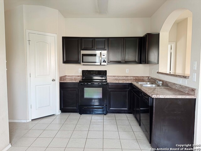 Image 8 of 25 For 920 Bexley Dr.
