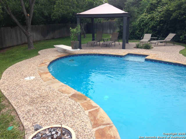Listing photo id 11 for 9200 Fallworth
