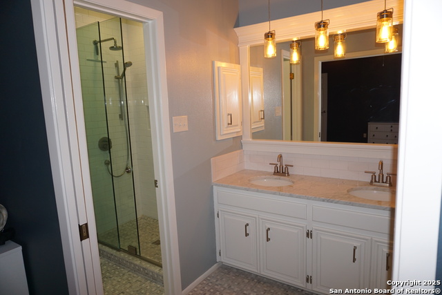 Listing photo id 2 for 9200 Fallworth