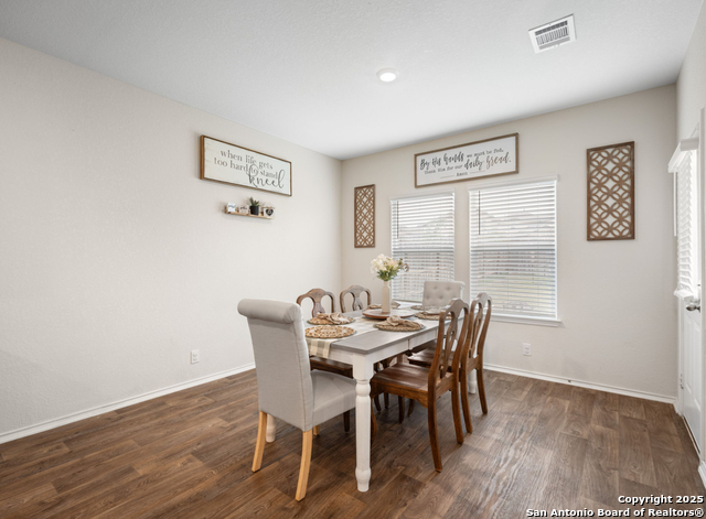 Listing photo id 8 for 6416 Embankment