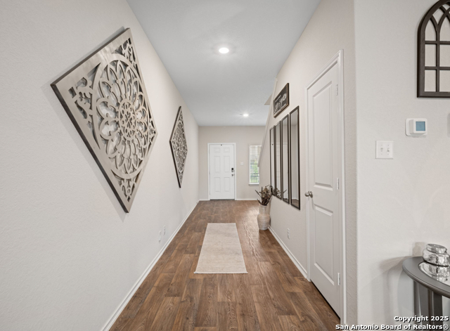 Listing photo id 9 for 6416 Embankment