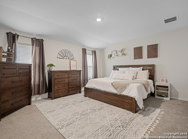 Listing photo id 12 for 6416 Embankment