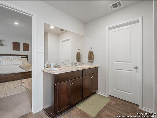 Listing photo id 13 for 6416 Embankment