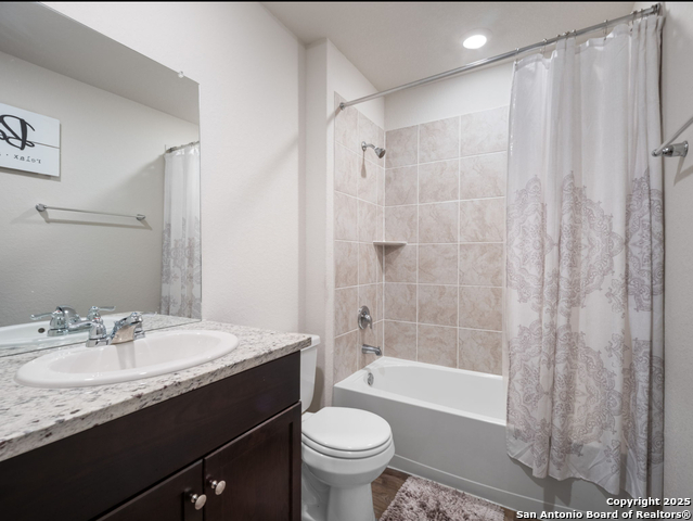 Listing photo id 19 for 6416 Embankment
