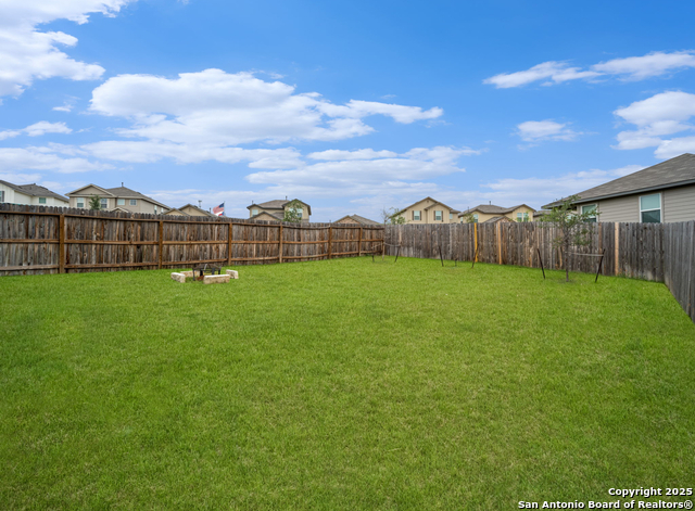 Listing photo id 21 for 6416 Embankment
