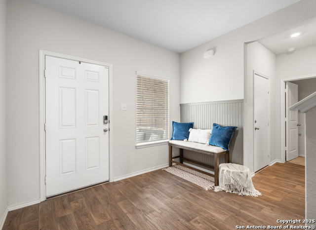 Listing photo id 1 for 6416 Embankment