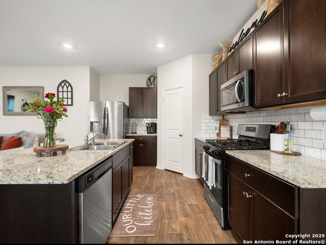 Listing photo id 7 for 6416 Embankment