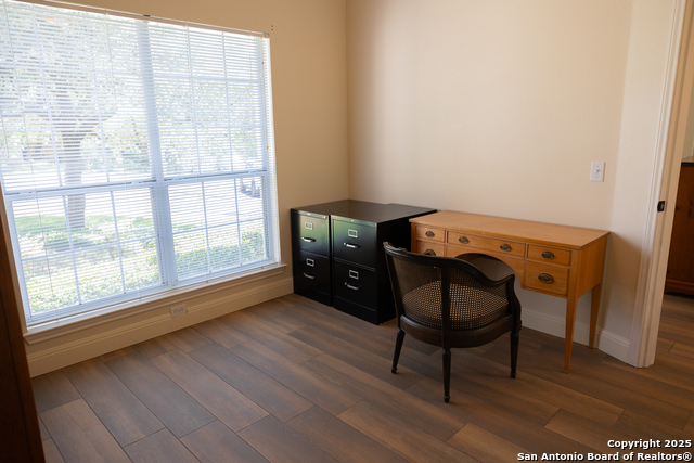 Listing photo id 32 for 607 San Dizier