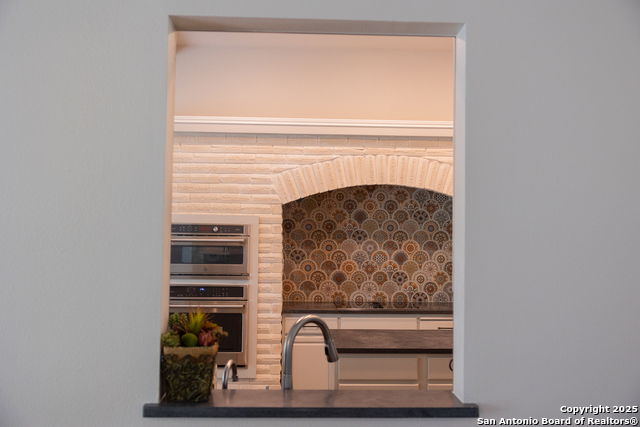 Listing photo id 33 for 607 San Dizier