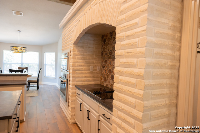 Listing photo id 34 for 607 San Dizier