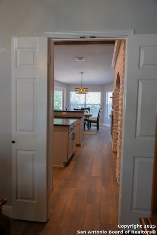 Listing photo id 39 for 607 San Dizier