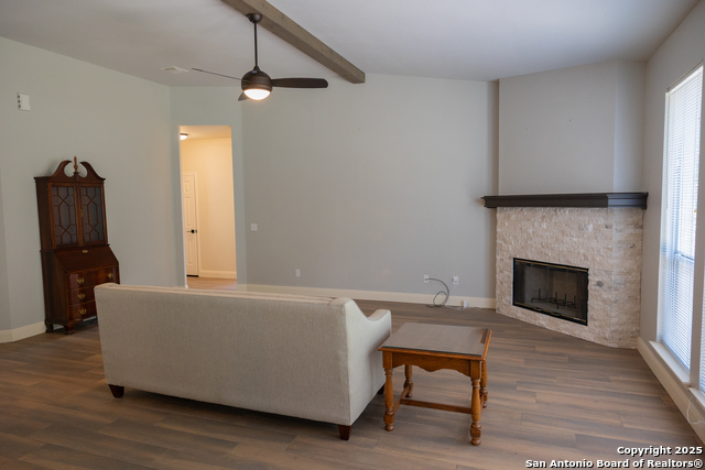 Listing photo id 41 for 607 San Dizier