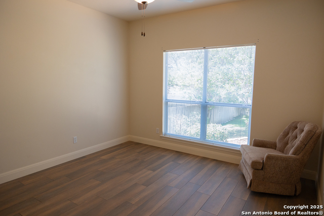 Listing photo id 42 for 607 San Dizier