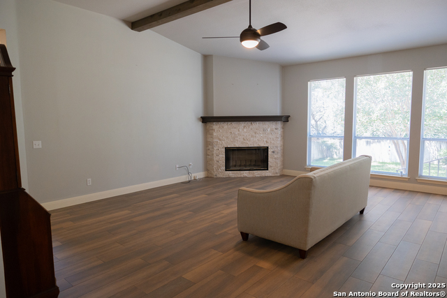 Listing photo id 45 for 607 San Dizier