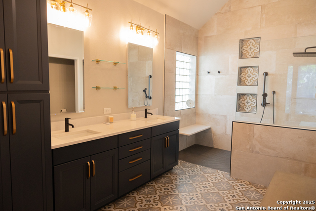 Listing photo id 47 for 607 San Dizier