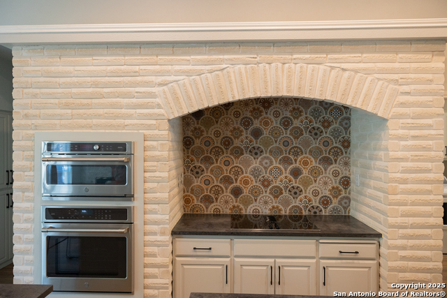 Listing photo id 4 for 607 San Dizier