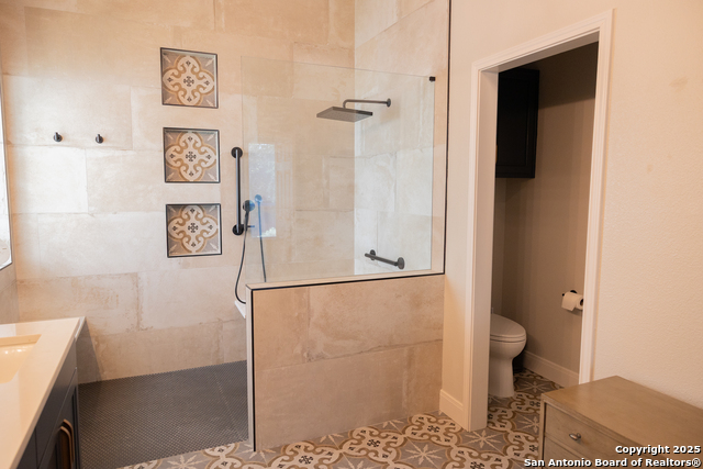 Listing photo id 6 for 607 San Dizier