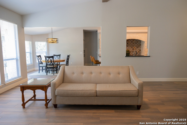 Listing photo id 7 for 607 San Dizier