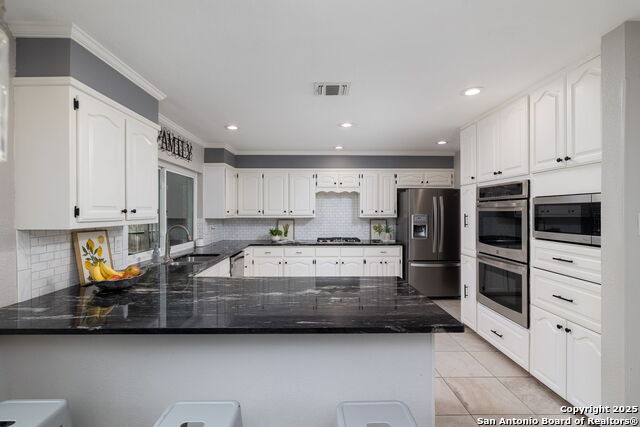 Listing photo id 12 for 611 San Diego