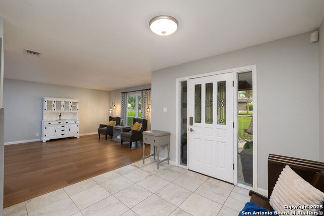 Listing photo id 3 for 611 San Diego