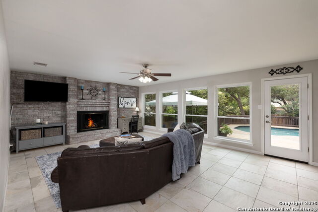 Listing photo id 6 for 611 San Diego