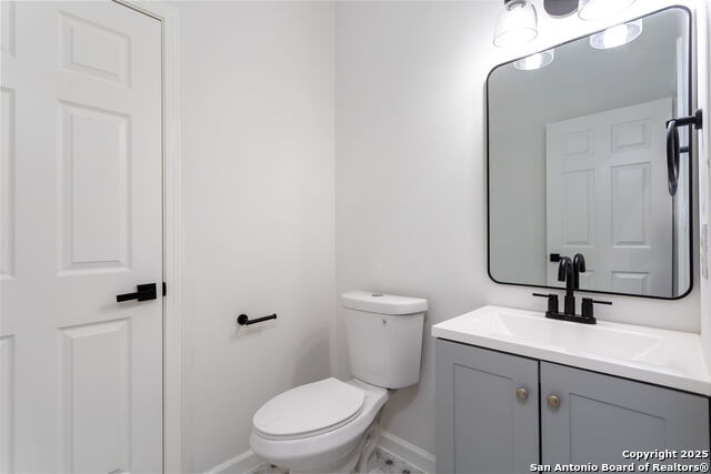 Image 11 of 13 For 155 Vine St  