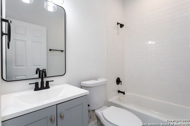 Image 9 of 13 For 155 Vine St  
