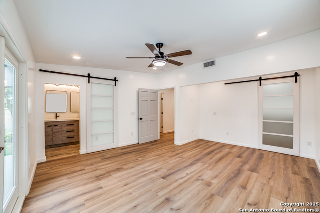Listing photo id 16 for 824 Elmwood