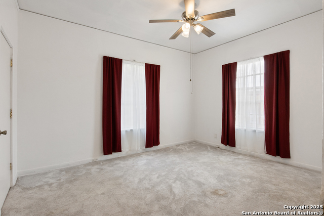 Listing photo id 8 for 2150 Summit Avenue W