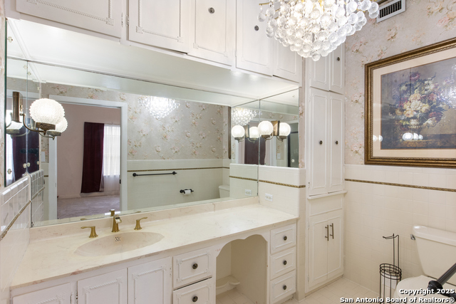 Listing photo id 10 for 2150 Summit Avenue W