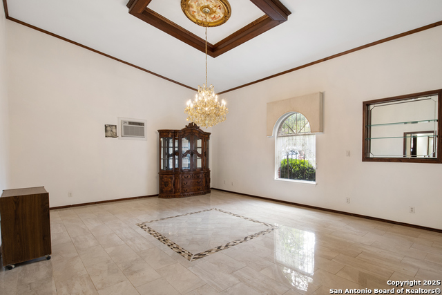 Listing photo id 15 for 2150 Summit Avenue W