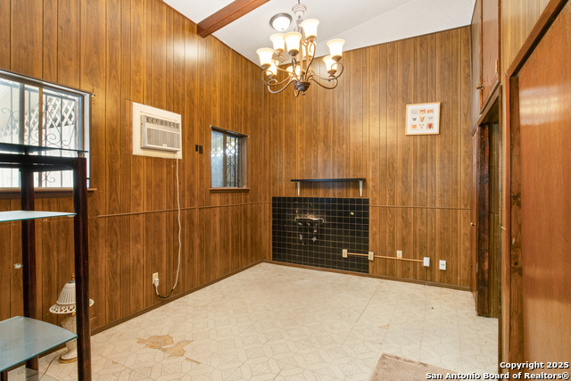Listing photo id 18 for 2150 Summit Avenue W