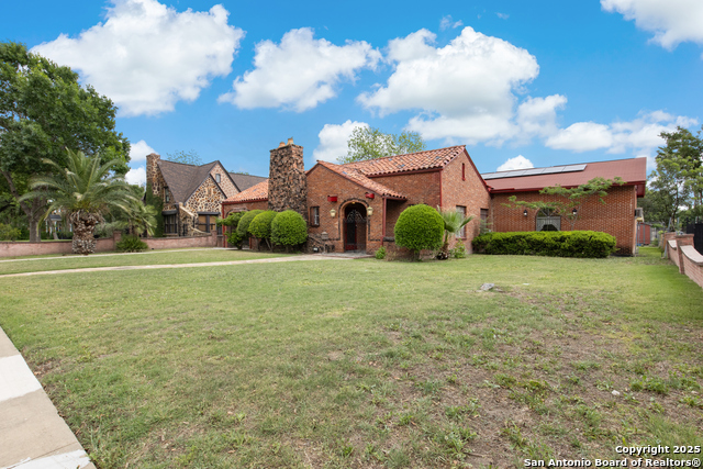 Listing photo id 1 for 2150 Summit Avenue W