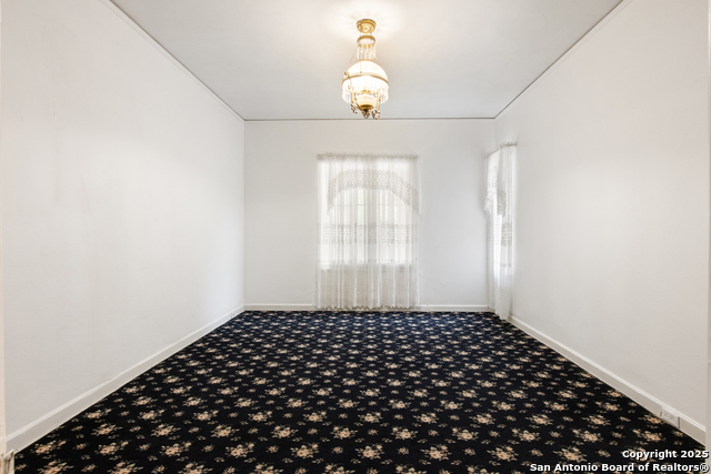 Listing photo id 6 for 2150 Summit Avenue W