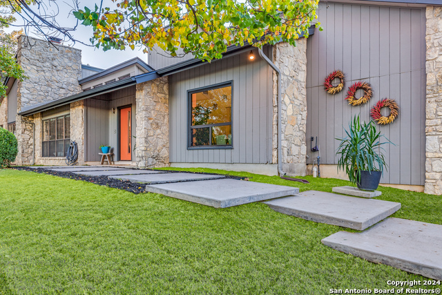 Image 2 of 54 For 8537 Classic Oaks Ln