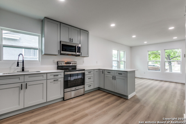 Listing photo id 8 for 602 John Page