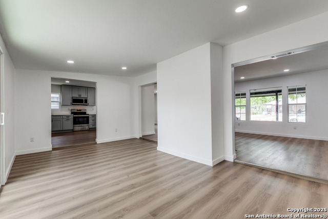 Listing photo id 9 for 602 John Page
