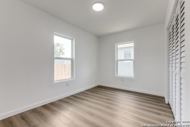 Listing photo id 16 for 602 John Page