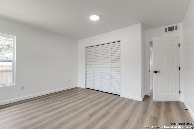 Listing photo id 17 for 602 John Page