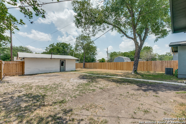 Listing photo id 22 for 602 John Page