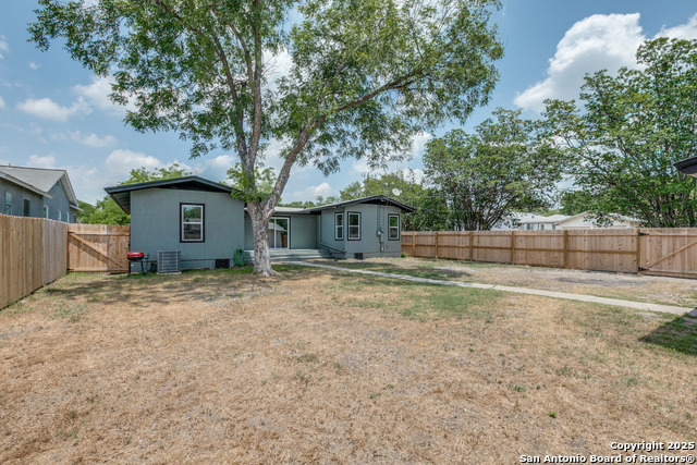 Listing photo id 23 for 602 John Page