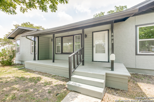 Listing photo id 1 for 602 John Page